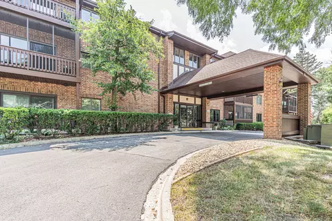 7737 W Golf Dr #302, Palos Heights, IL 60463