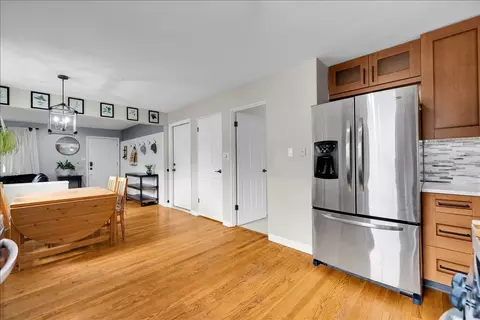 Entry Way - 707 S Gables Blvd, Wheaton, IL 60189 photo 1 of 1