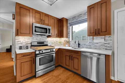 Kitchen - 707 S Gables Blvd, Wheaton, IL 60189 photo 2 of 3