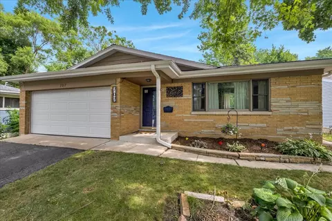 Exterior - 707 S Gables Blvd, Wheaton, IL 60189 photo 3 of 9