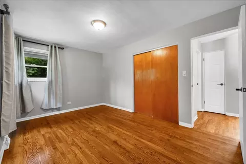 Bedroom - 707 S Gables Blvd, Wheaton, IL 60189 photo 4 of 5