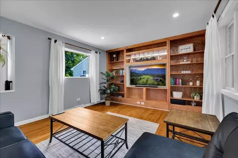 Living - 707 S Gables Blvd, Wheaton, IL 60189 photo 2 of 3