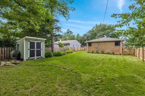 Exterior - 707 S Gables Blvd, Wheaton, IL 60189 photo 9 of 9
