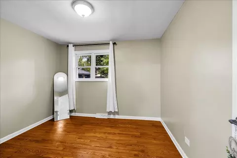 Bedroom - 707 S Gables Blvd, Wheaton, IL 60189 photo 1 of 5