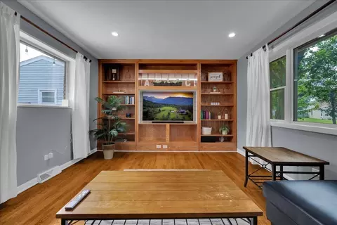 Living - 707 S Gables Blvd, Wheaton, IL 60189 photo 3 of 3
