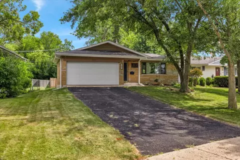 Exterior - 707 S Gables Blvd, Wheaton, IL 60189 photo 2 of 9