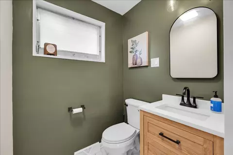Bath - 707 S Gables Blvd, Wheaton, IL 60189 photo 1 of 2