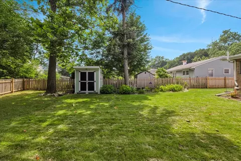 Exterior - 707 S Gables Blvd, Wheaton, IL 60189 photo 8 of 9