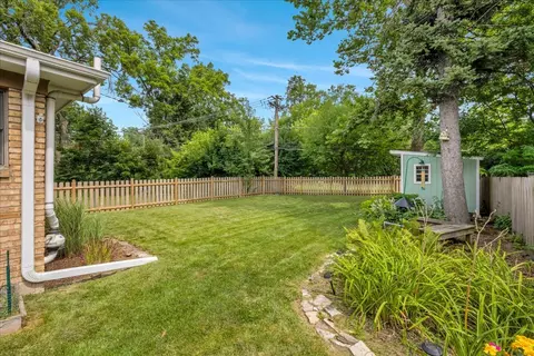 Exterior - 707 S Gables Blvd, Wheaton, IL 60189 photo 7 of 9