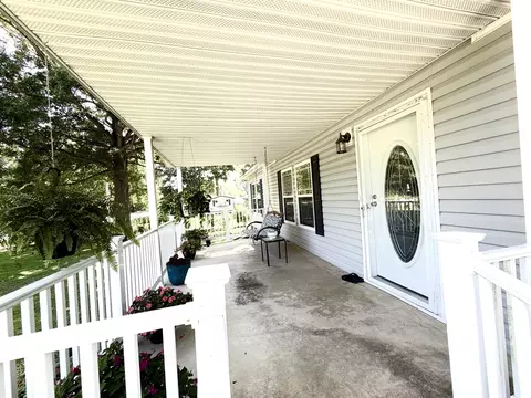 Exterior - 510 E 8th St, Sandoval, IL 62882 photo 8 of 8