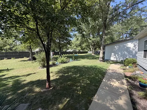 Exterior - 510 E 8th St, Sandoval, IL 62882 photo 7 of 8