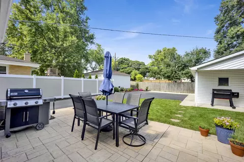Exterior - 528 Kipling Ct, Wheaton, IL 60187 photo 3 of 8