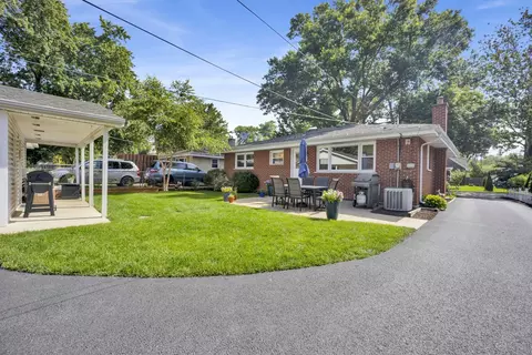 Exterior - 528 Kipling Ct, Wheaton, IL 60187 photo 6 of 8