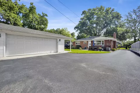 Exterior - 528 Kipling Ct, Wheaton, IL 60187 photo 7 of 8