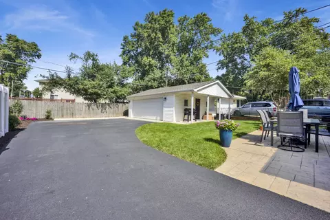 Exterior - 528 Kipling Ct, Wheaton, IL 60187 photo 8 of 8