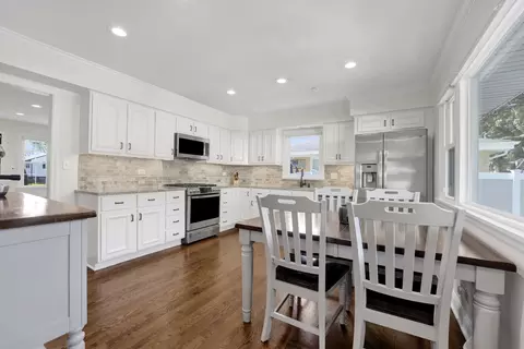 Kitchen - 528 Kipling Ct, Wheaton, IL 60187 photo 3 of 3