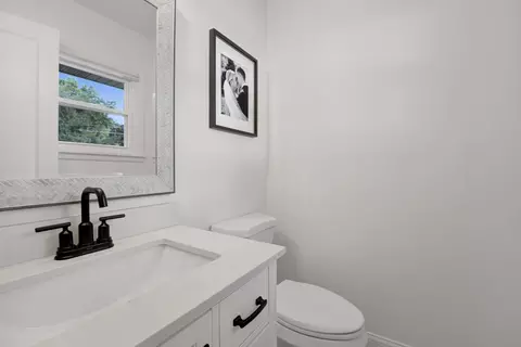 Bath - 528 Kipling Ct, Wheaton, IL 60187 photo 2 of 2