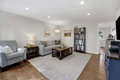 Living - 528 Kipling Ct, Wheaton, IL 60187 photo 1 of 4