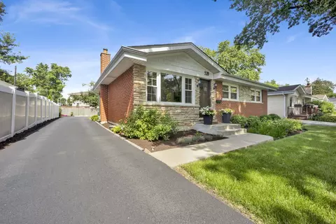 Exterior - 528 Kipling Ct, Wheaton, IL 60187 photo 2 of 8