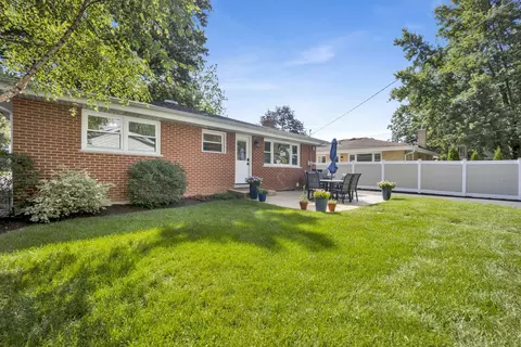 Exterior - 528 Kipling Ct, Wheaton, IL 60187 photo 5 of 8