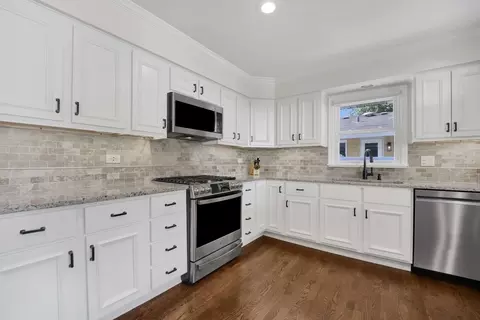 Kitchen - 528 Kipling Ct, Wheaton, IL 60187 photo 2 of 3