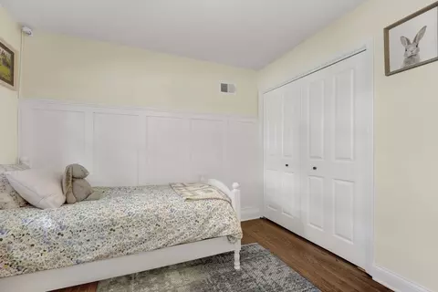 Bedroom - 528 Kipling Ct, Wheaton, IL 60187 photo 7 of 7