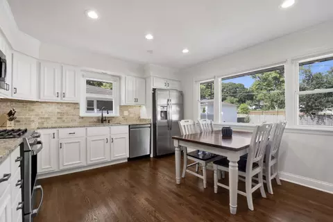 Kitchen - 528 Kipling Ct, Wheaton, IL 60187 photo 1 of 3
