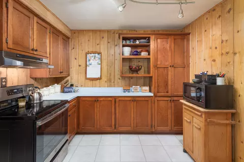 Kitchen - 815 N Eagle St, Naperville, IL 60563 photo 2 of 4