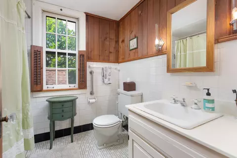 Bath - 815 N Eagle St, Naperville, IL 60563 photo 3 of 4