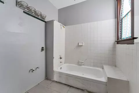 Bath - 6505 S Peoria St, Chicago, IL 60621 photo 2 of 2