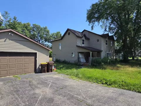 8404 Dorr Rd, Wonder Lake, IL 60097