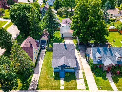 View/Area - 30 S Commonwealth Ave, Elgin, IL 60123 photo 1 of 4