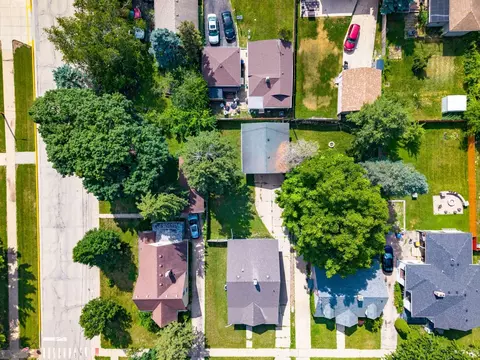 View/Area - 30 S Commonwealth Ave, Elgin, IL 60123 photo 2 of 4