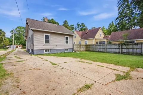 Exterior - 30 S Commonwealth Ave, Elgin, IL 60123 photo 5 of 8