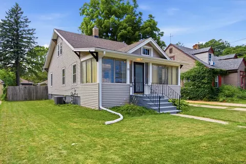 Exterior - 30 S Commonwealth Ave, Elgin, IL 60123 photo 7 of 8