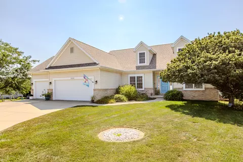 Exterior - 2334 Cascade Ct, Normal, IL 61761 photo 9 of 9