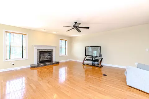 Living - 2334 Cascade Ct, Normal, IL 61761 photo 2 of 9