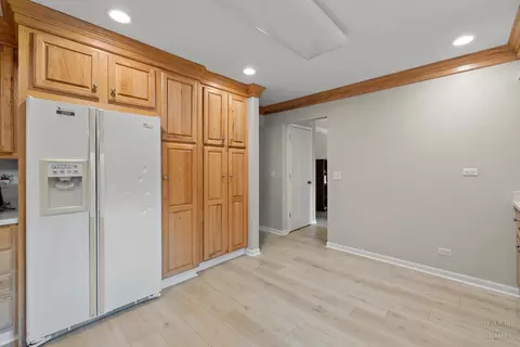 Kitchen - 847 Hemlock Dr, Sleepy Hollow, IL 60118 photo 5 of 5