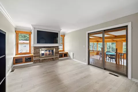 Living - 847 Hemlock Dr, Sleepy Hollow, IL 60118 photo 3 of 4