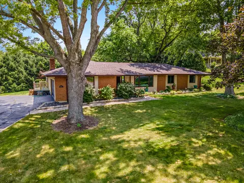 Exterior - 847 Hemlock Dr, Sleepy Hollow, IL 60118 photo 1 of 10