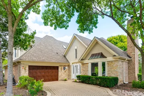 310 Rivershire Ct, Lincolnshire, IL 60069