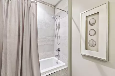 Bath - Undisclosed, Chicago, IL 60614 photo 7 of 7