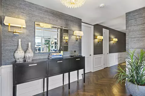 Entry Way - Undisclosed, Chicago, IL 60614 photo 2 of 4