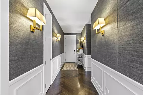 Entry Way - Undisclosed, Chicago, IL 60614 photo 1 of 4