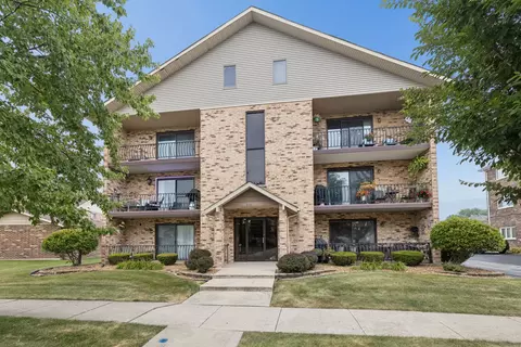 8158 169th St #1W, Tinley Park, IL 60477