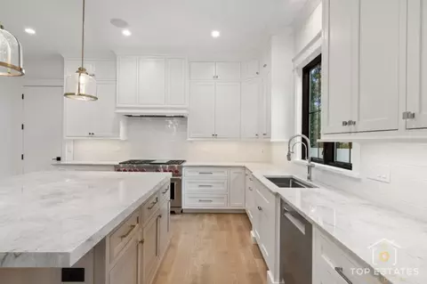 Kitchen - 1112 Cedar Ln, Northbrook, IL 60062 photo 1 of 5