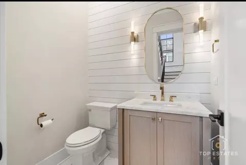 Bath - 1112 Cedar Ln, Northbrook, IL 60062 photo 1 of 1