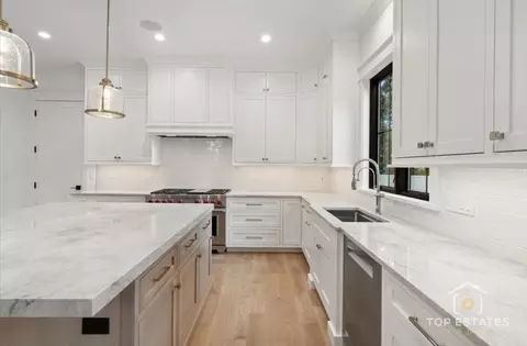 Kitchen - 1112 Cedar Ln, Northbrook, IL 60062 photo 2 of 5