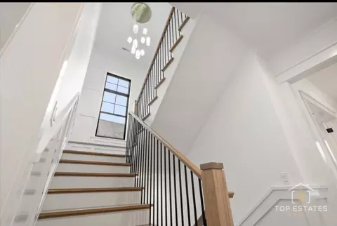 Entry Way - 1112 Cedar Ln, Northbrook, IL 60062 photo 5 of 5