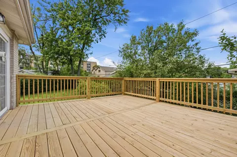 Exterior - 2524 Allison Ct, Glenview, IL 60025 photo 8 of 10